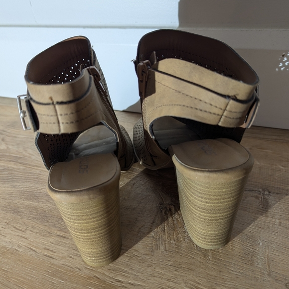 Soda Tan Chunky Open Toe Heel - Picture 6 of 8